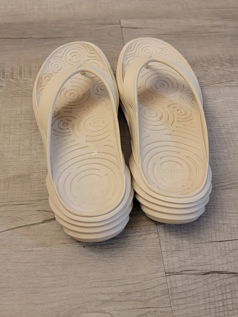 Vionic Men’s Cream Foam Comfort Flip Flops